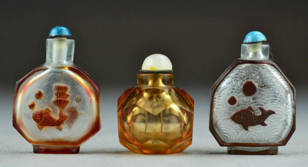  3 Chinese Glass Snuff Bottles 172b28