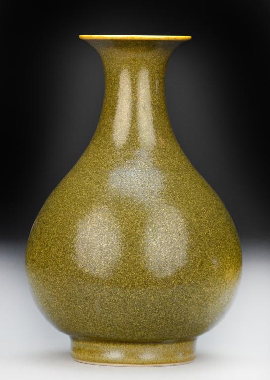 Chinese Tea Dust Porcelain VaseOf bottle