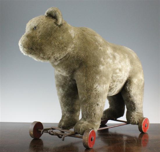 A Steiff pull along bear toy with 172c00