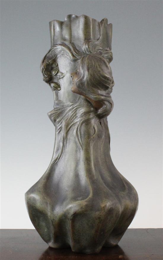 An Art Nouveau bronze spelter figural 172c4d