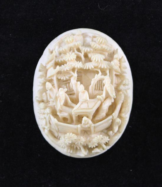 A Chinese export ivory oval medallion 172cfb