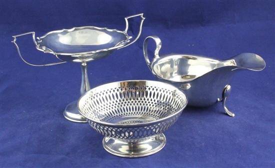 A George V silver sauceboat Viner's