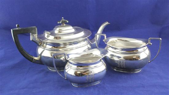 A George V silver three piece tea 172e60