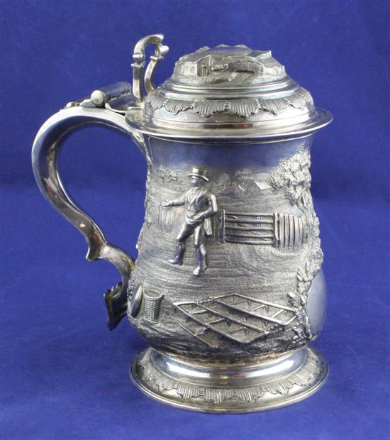 A George II silver baluster tankard 172e90