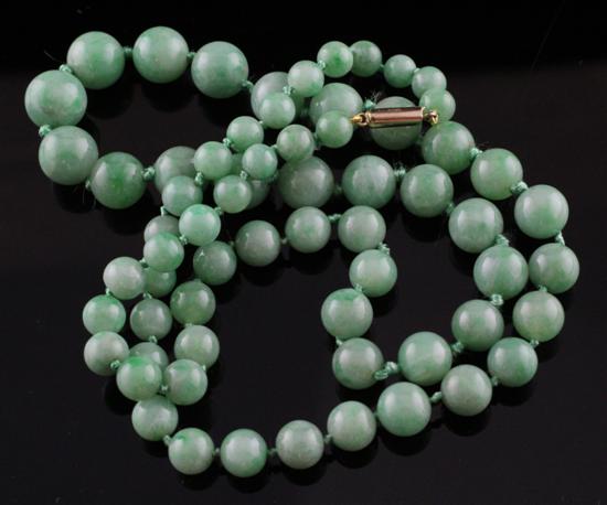 A graduated jadeite bead necklace