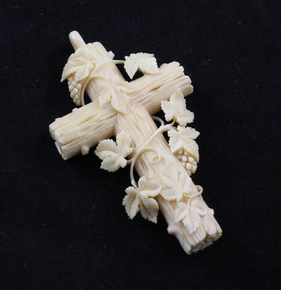 An Edwardian ivory rustic cross 172f1c