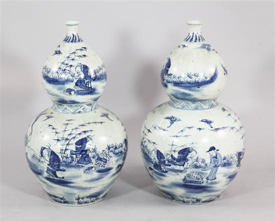 A pair of large Chinese blue and 173101