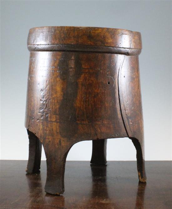 A four legged chestnut mortar holder