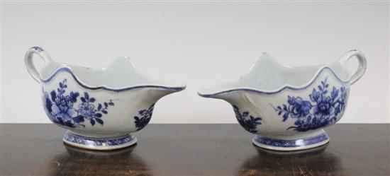 A pair of Chinese blue and white 173171