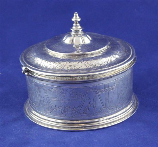 A 17th century Spanish silver pyx 170abb