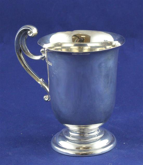 A late Victorian silver mug of 170ac7