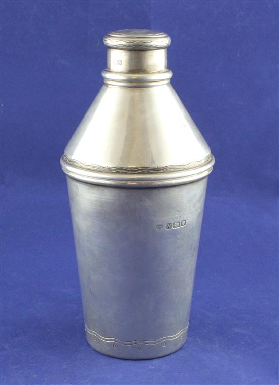 A 1940 s silver cocktail shaker 170b17