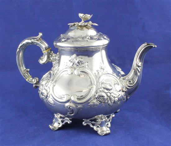 A Victorian silver teapot of squat 170b21