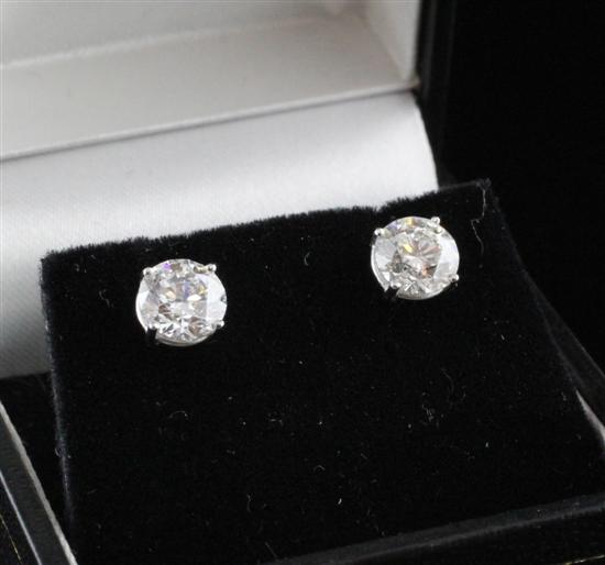 A pair of 18ct white gold mounted 170c12