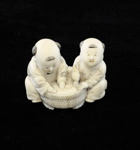 A Japanese ivory netsuke early 170d98