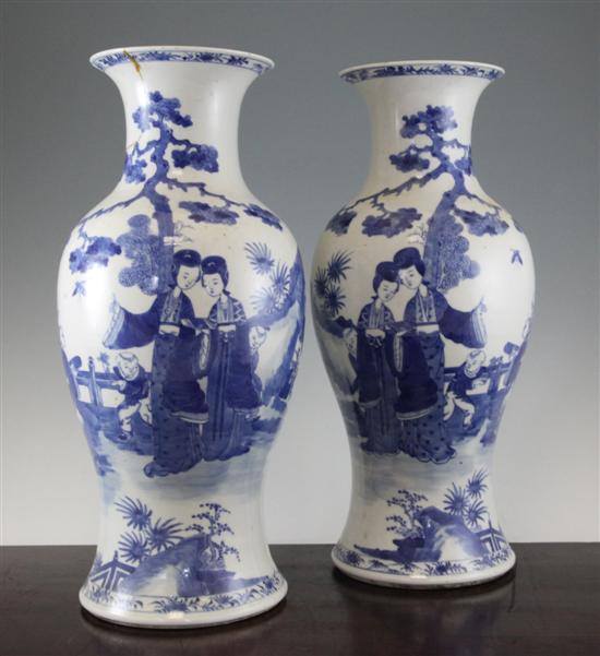 A pair of Chinese blue and white