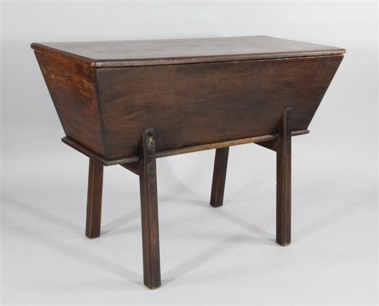 A late 18th century elm dough bin 170e20