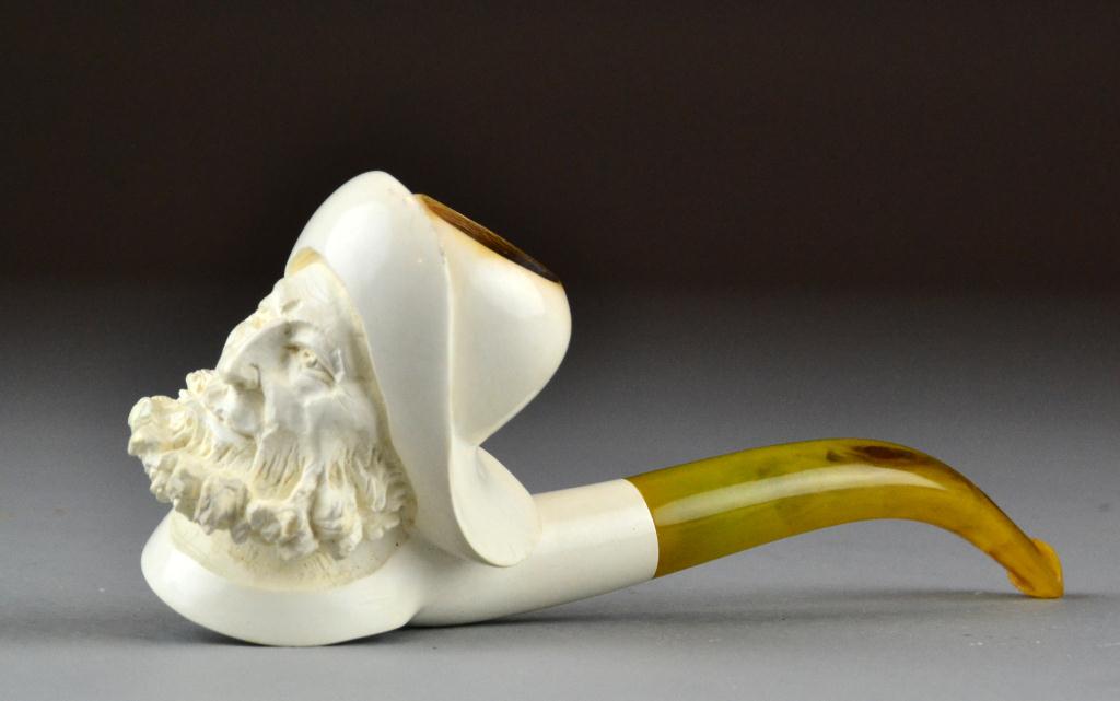 Meerscham Carved Pipe with Fitted 171128