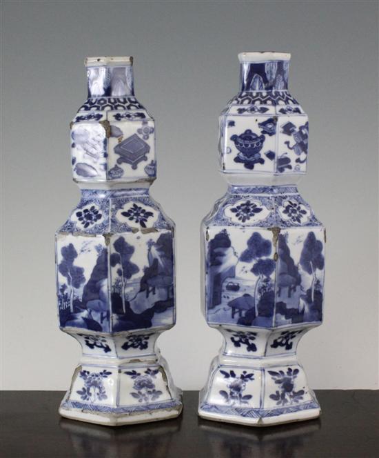A pair of Chinese blue and white 171298