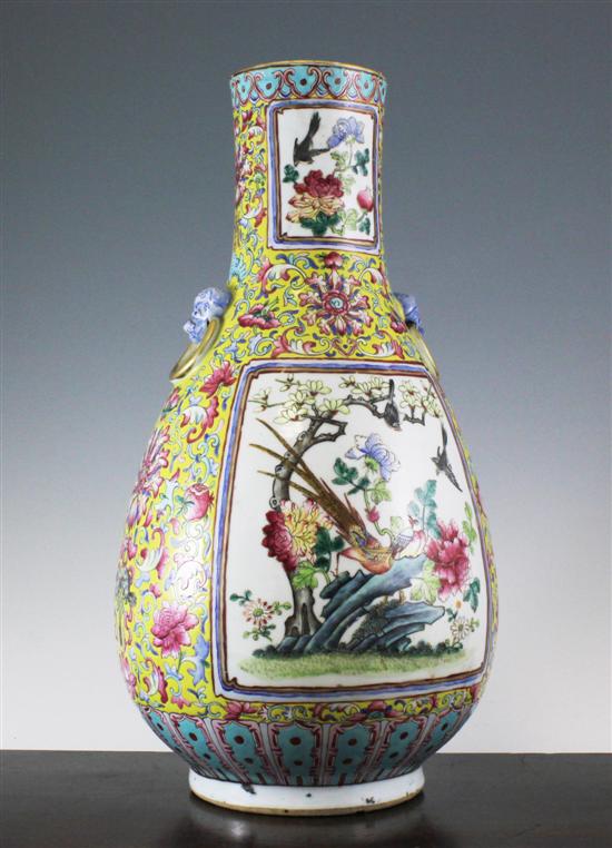 A Chinese famille rose Hu vase 1712b4