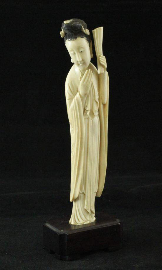 A Chinese ivory figure of a lady 1712c0