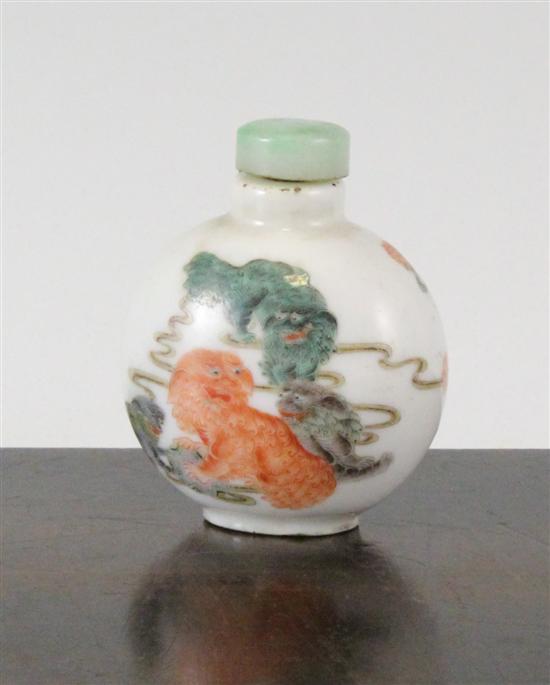 A Chinese famille verte snuff bottle