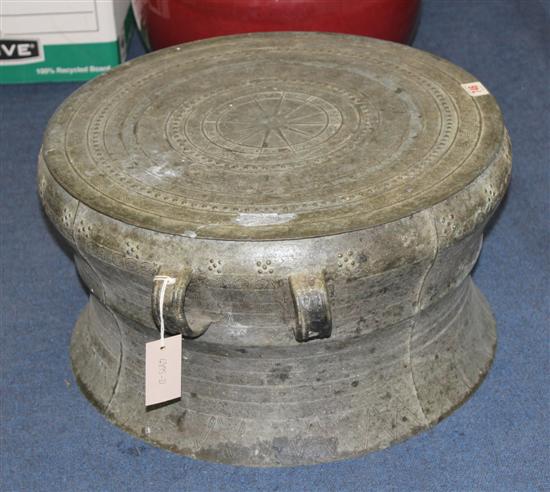 A Chinese Ming style bronze drum 1712d9