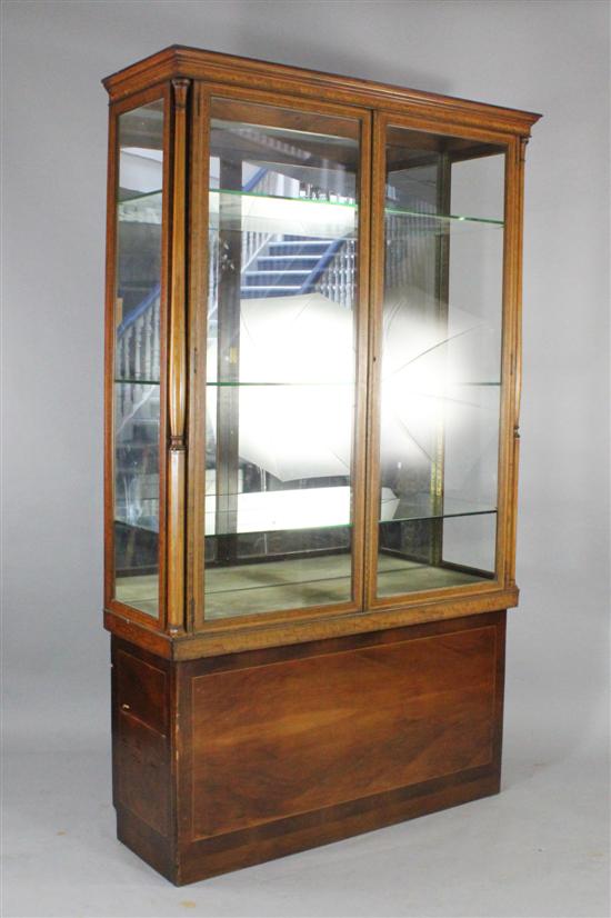 An Edwardian inlaid mahogany display 171376