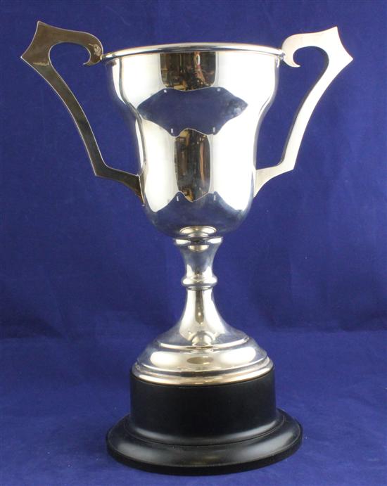 A George V silver two handled trophy 17141b