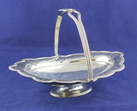A late Victorian silver cake basket 17141f