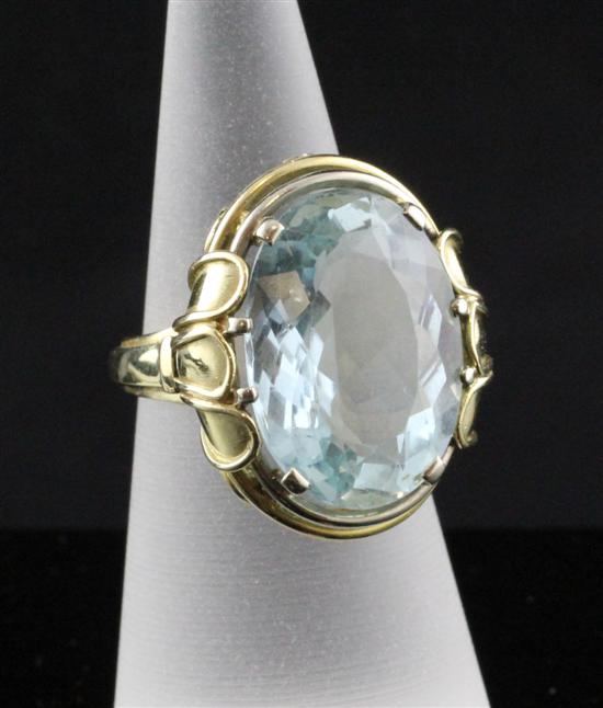 A 14ct gold and aquamarine dress 171465