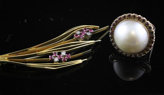 A 14ct gold mabe pearl and ruby 171481