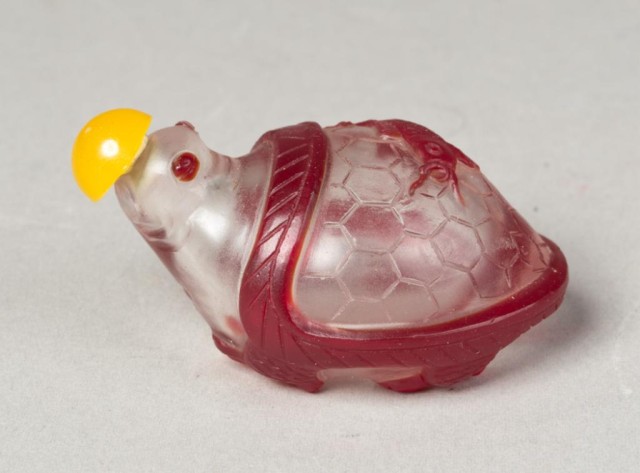 A Chinese Peking Glass Snuff BottleFinely 1715b2