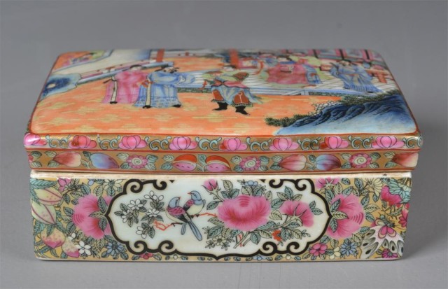 Chinese Famille Rose Coverd Porcelain