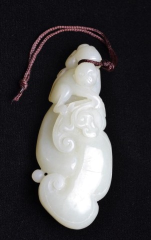 Chinese Carved Jade Ruyi PendantFinely