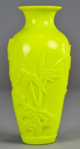 Chinese Peiking Glass VaseBaluster 17165a