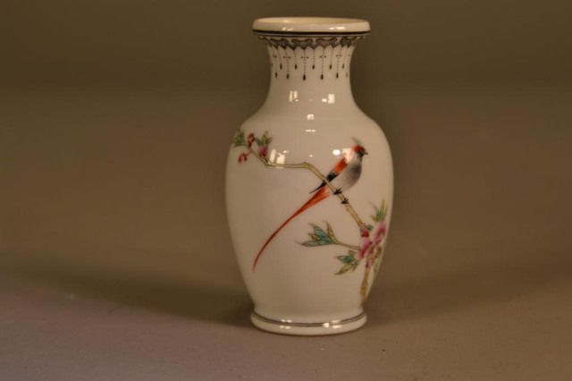 Chinese Republic Famille Rose Porcelain 17169a