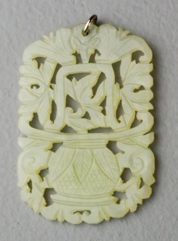 Chinese Carved Celedon Jade pendantFinely 1716bd