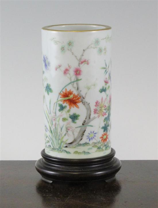 A Chinese famille rose cylindrical 1717f5