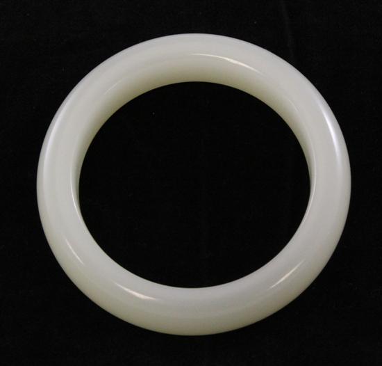 A Chinese celadon white jade bangle 171805