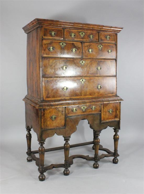 An early 18th century walnut and 17187e