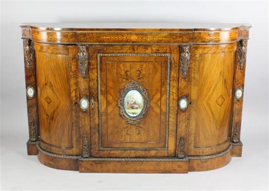 A Victorian marquetry inlaid walnut 1718a6