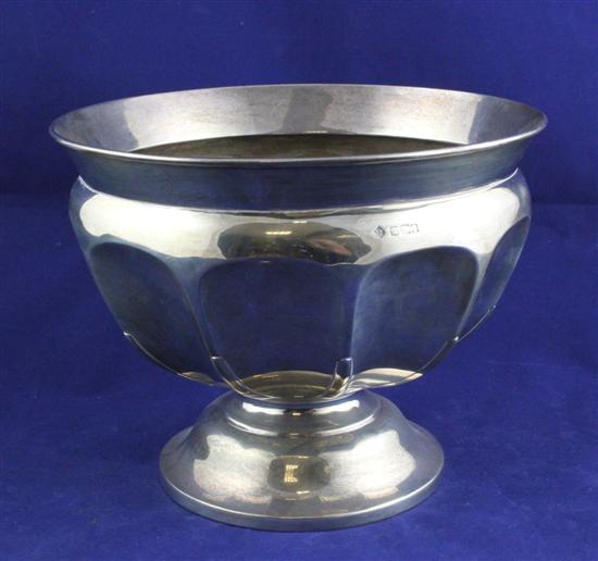 An Edwardian silver rose bowl of 1719d6