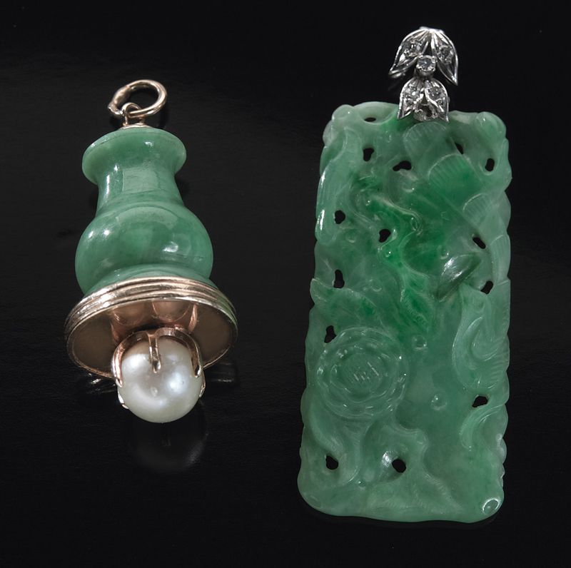  2 Chinese carved jadeite pendantsdepicting 174131