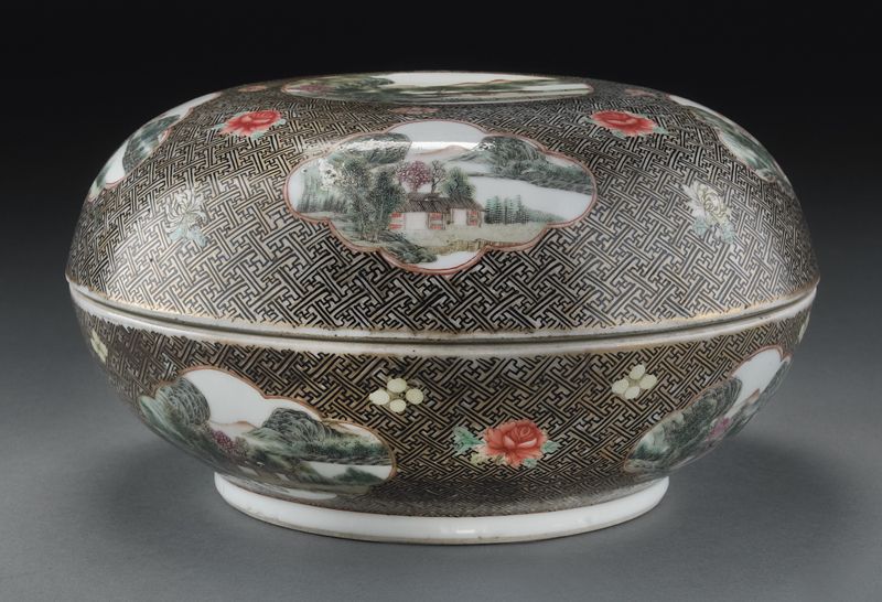 Chinese round porcelain boxdepicting 17415a