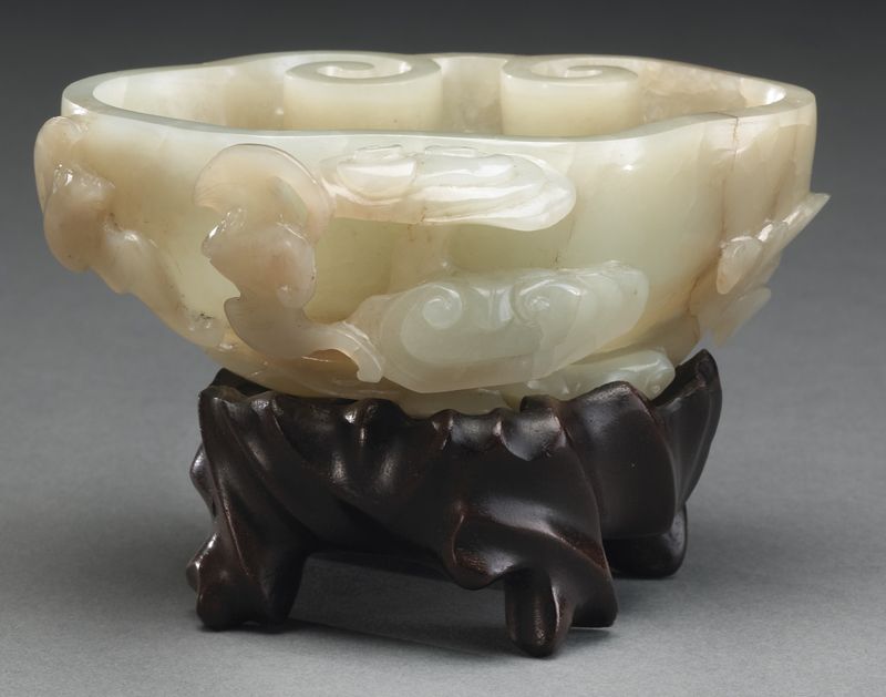 Chinese Qing Qianlong carved jade