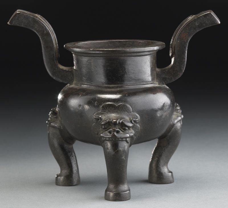 Chinese Qing bronze tripod censer 174188