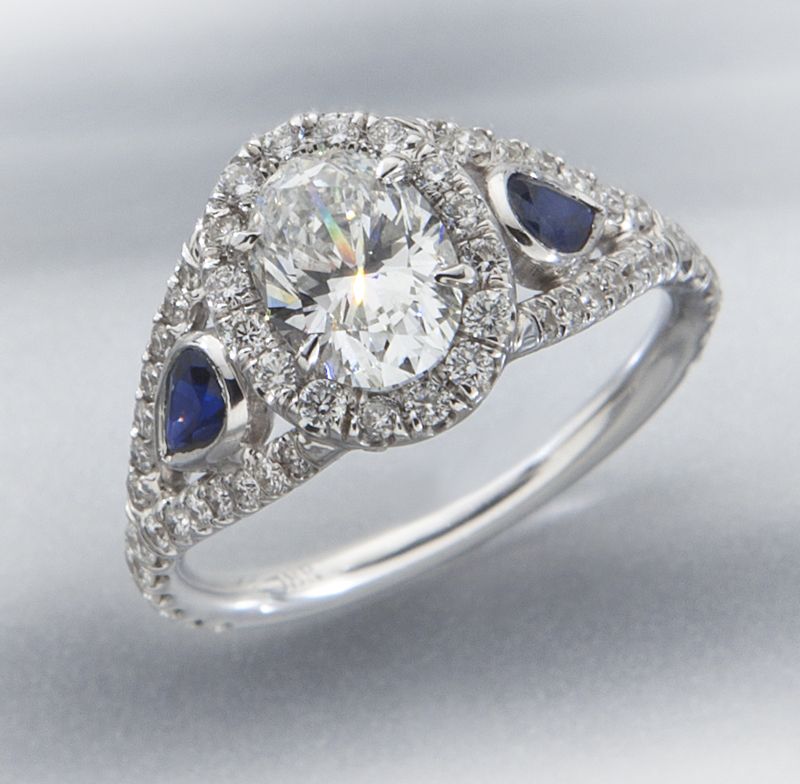 18K gold sapphire and diamond ring
