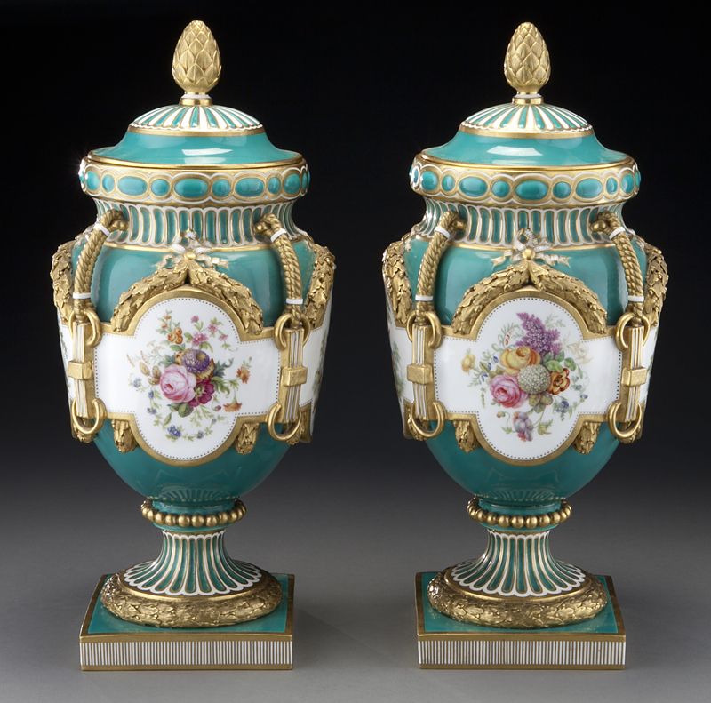 Pr Minton porcelain lidded vaseshaving 1742fd