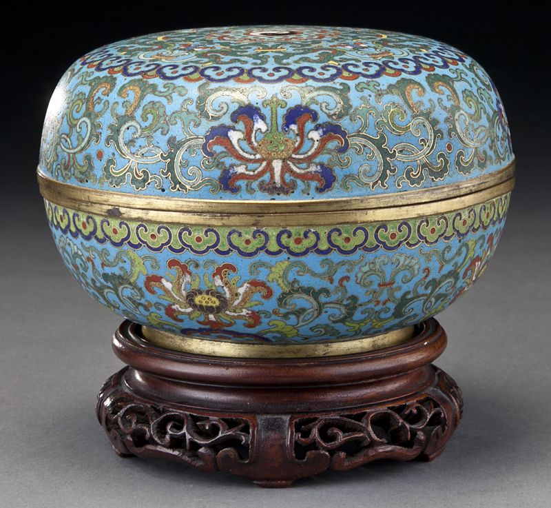 Chinese Qing cloisonne round box